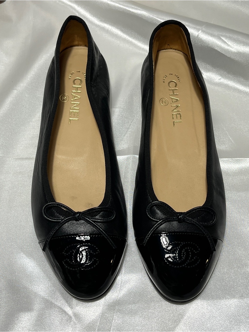 CHANEL Black Leather Ballet Flats with Patent Cap Toe & CC Motif